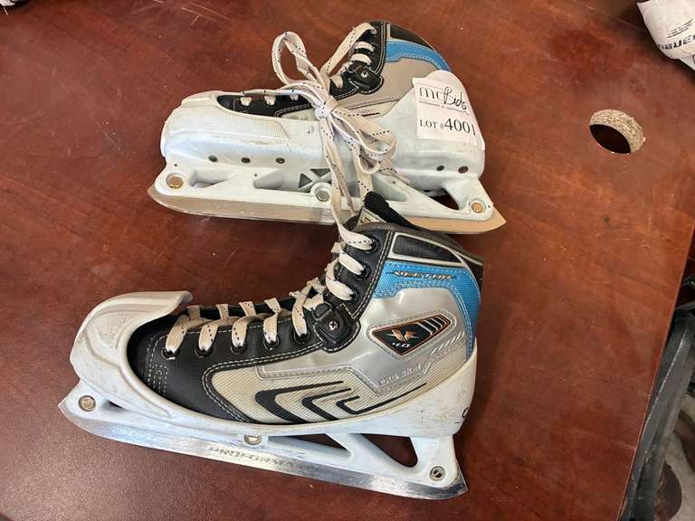 (1) Pair of Sr Hockey Skates