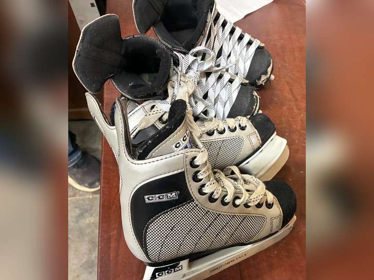 (2) Pairs of Jr Hockey Skates