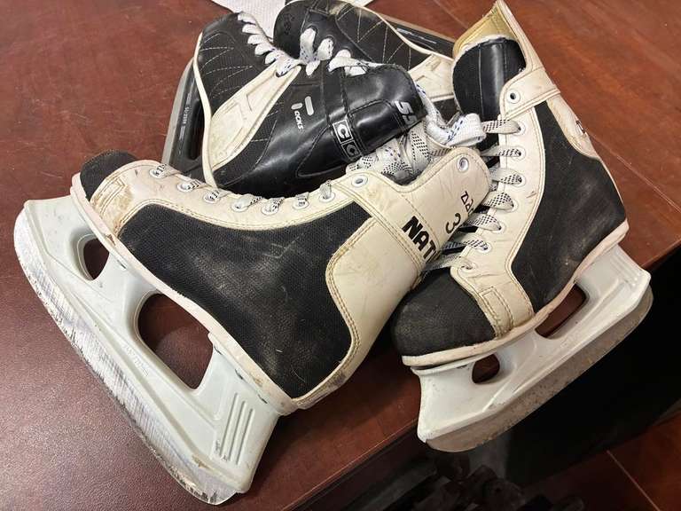 (2) Pairs of Sr Hockey Skates