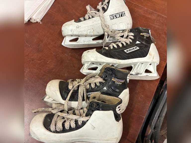 (2) Pairs of Sr Hockey Skates