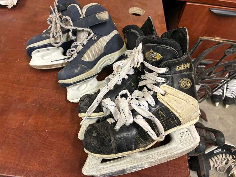 (2) Pairs of Jr Hockey Skates