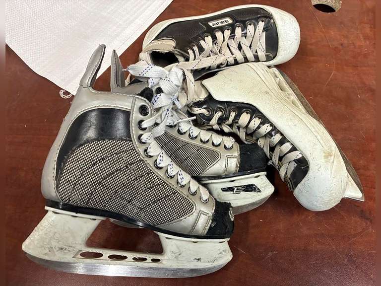 (2) Pairs of Sr Hockey Skates