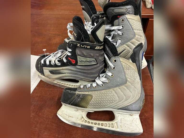 (2) Pairs of Jr Hockey Skates