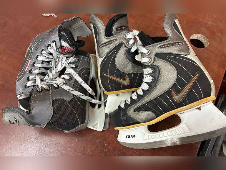 (2) Pairs of Jr Hockey Skates