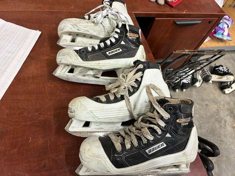 (2) Pairs of Jr Hockey Skates