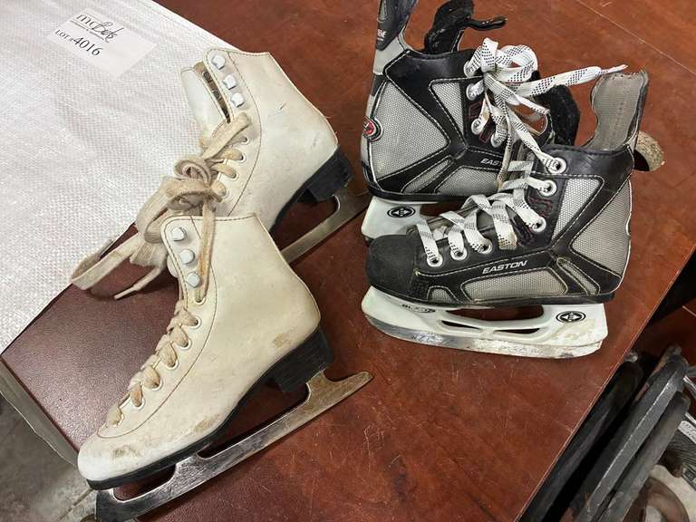 (2) Pairs of Jr Hockey Skates