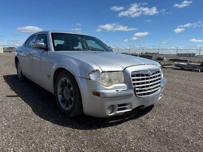 Impound Unit: 2005 Chrysler 300C Car