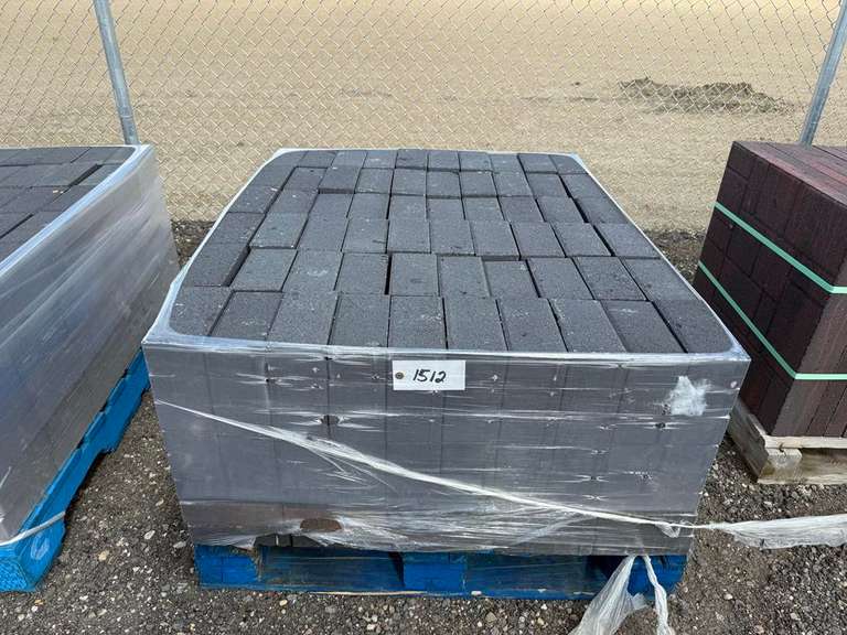 (480) Approx. 4" x 8" x 2 7/8" Paving Stones