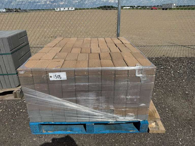 (480) Approx. 4" x 8" x 2 1/2" Paving Stones