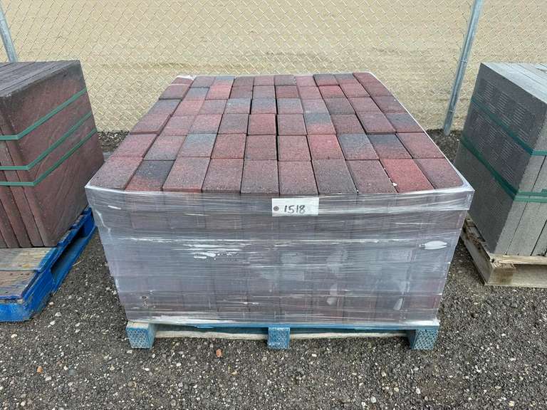 (480) Approx. 4" x 8" x 2 1/2" Paving Stones
