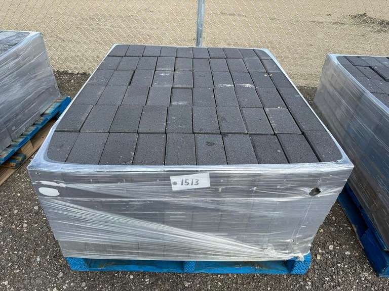 (480) Approx. 4" x 8" x 2 7/8" Paving Stones