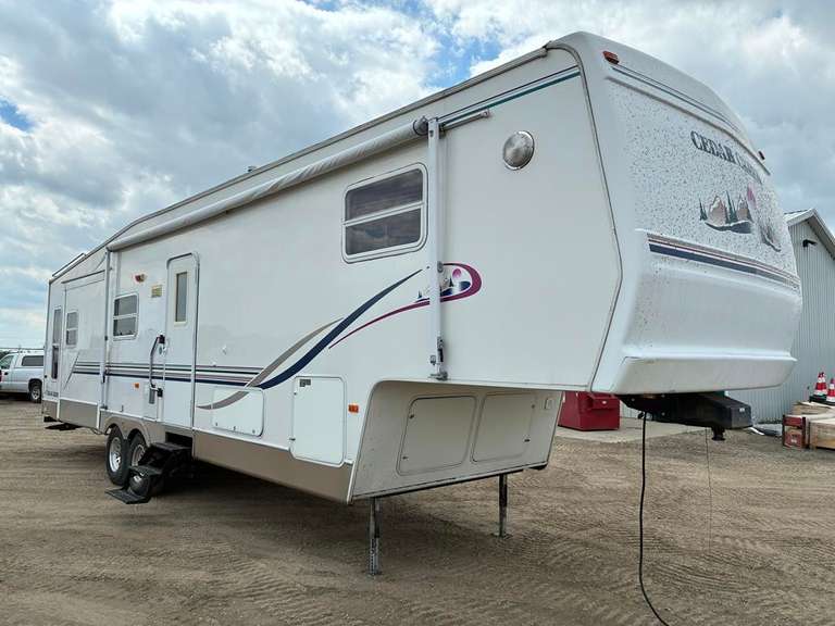 2000 Cedar Creek Camper Trailer