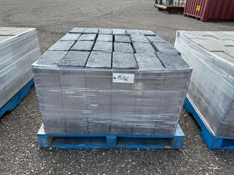 (192) Approx. 11 1/2" x 5 5/8" x 2 1/4" Paving Stones
