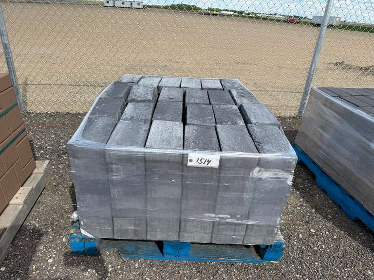 (192) Approx. 1' x 5 5/8" x 2 1/2" Paving Stones