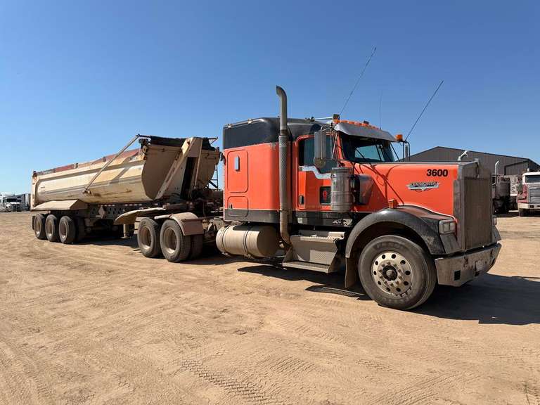 2003 Kenworth W900 Semi Truck