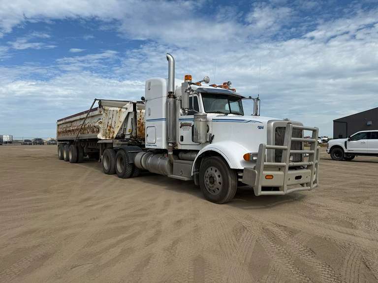 2009 Peterbilt 367 Semi Truck