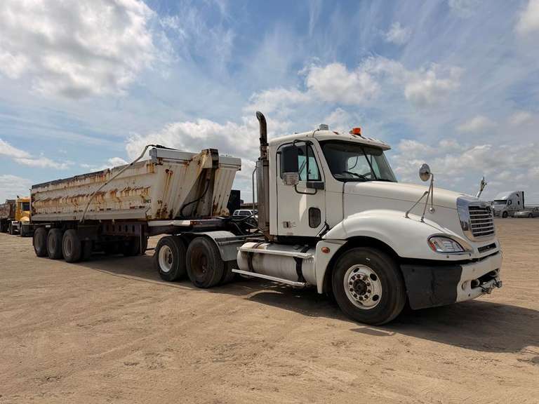 2006 Freightliner Columbia Semi Truck