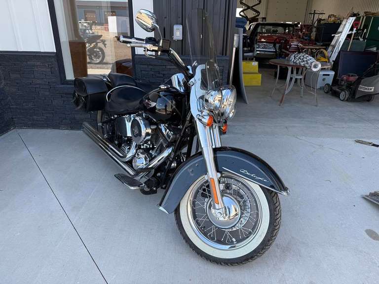 2005 Harley-Davidson FLSTNI Softail Deluxe Motorcycle