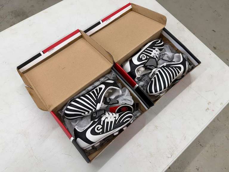 (2) Unused Eletto Size Y8 Soccer Cleats