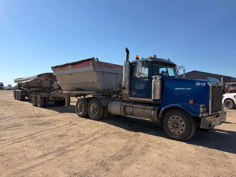 2005 Western Star 4900FA Semi Truck