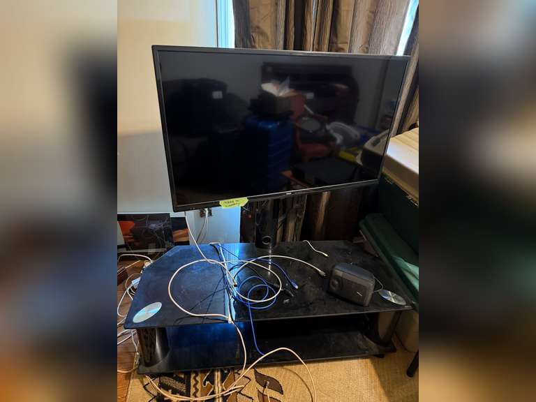 RCA TV, TV Stand and Cords