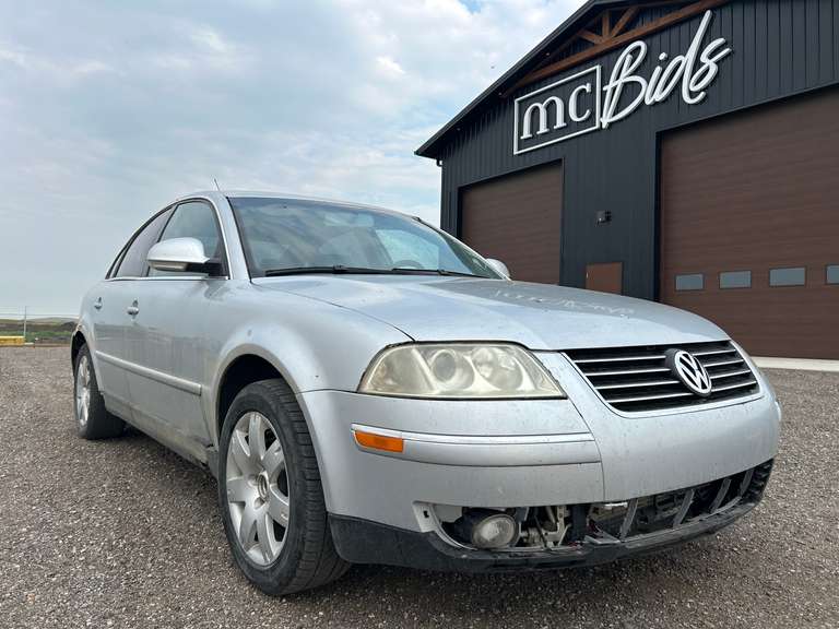 Salvage Unit: 2005 Volkswagen Passat GLS TDI Car