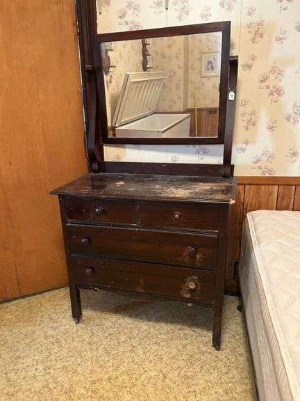 Antique dresser w/mirror
