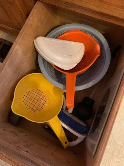 Contents of drawer-Kitchen utensils