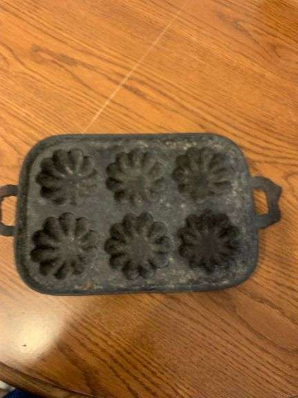 Cast iron early Muffin pan