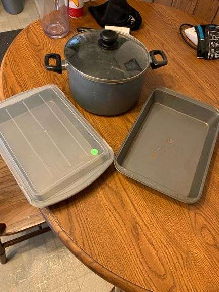 cook pot and 2 baking pans