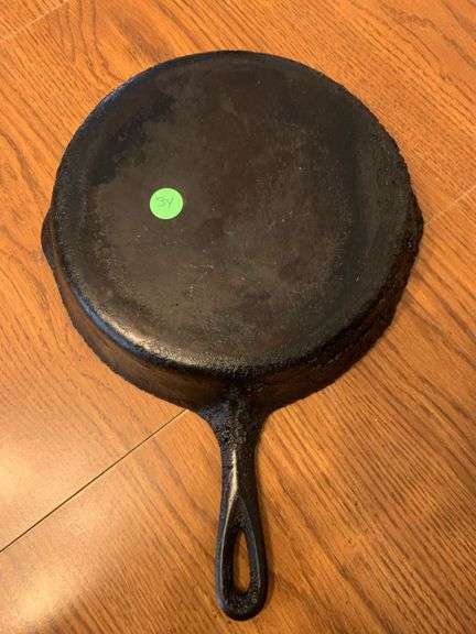 Cast iron skillet
