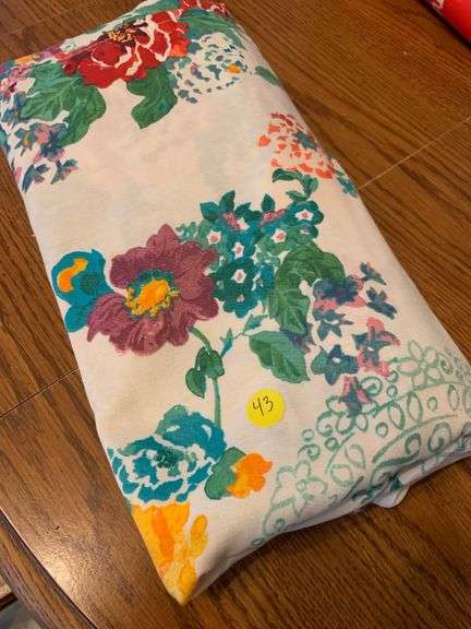 Pioneer woman table cloth