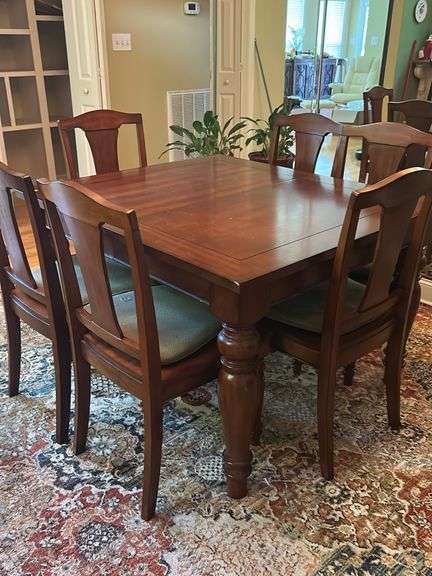 Gorgeous table with pull out extension and 6 gorgeous chairs - McNatt ...