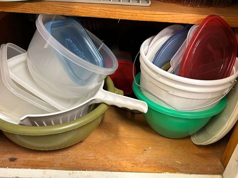 Lot of Tupperware and other plastic ware