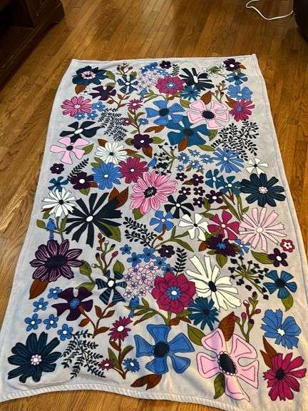 Nice clean Fleece throw