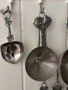 Nice measuring cup set -see photos