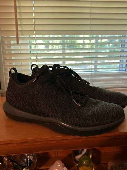 Size 11 Nike Air -good shape