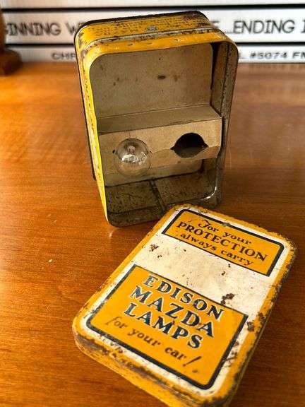 Early Editon Mazda lamp can w/orig bulb