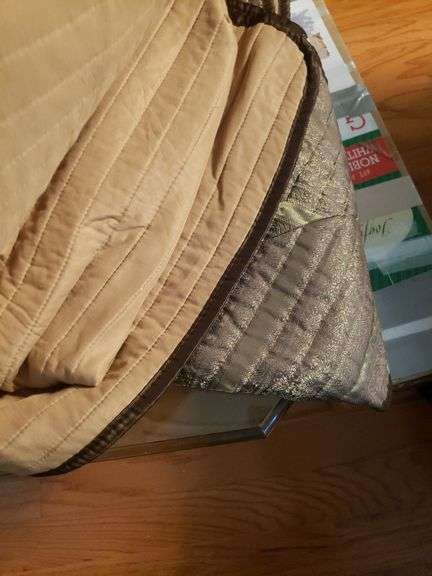 Vintage purse & throw blankets