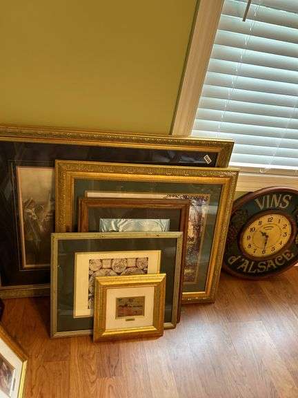 Lot of Picture and wall decor