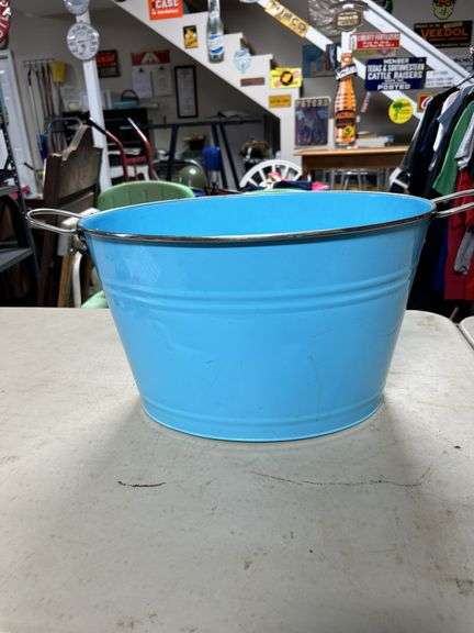 Nice metal tub