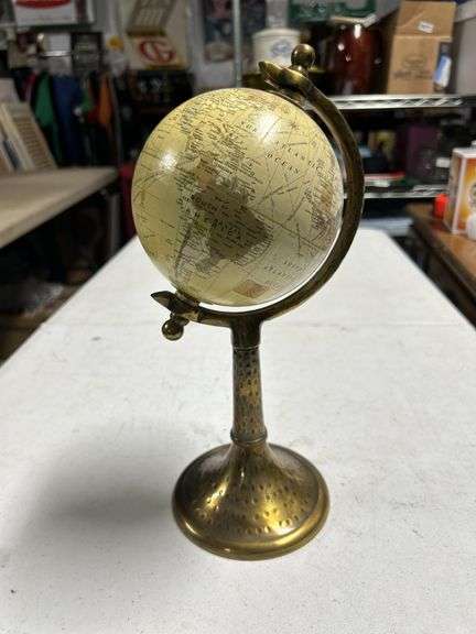 Brass base globe