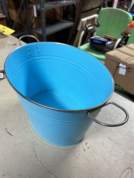 Nice metal tub