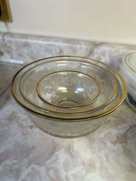 Set of vintage frosted grape w/oak leaf pattern 3pc nesting bowls