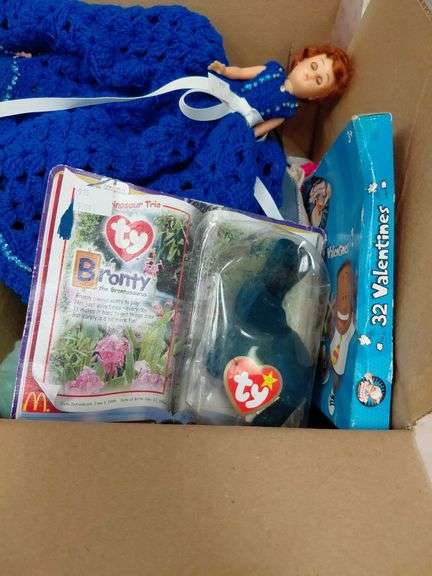 Box lot with miscellaneous toys