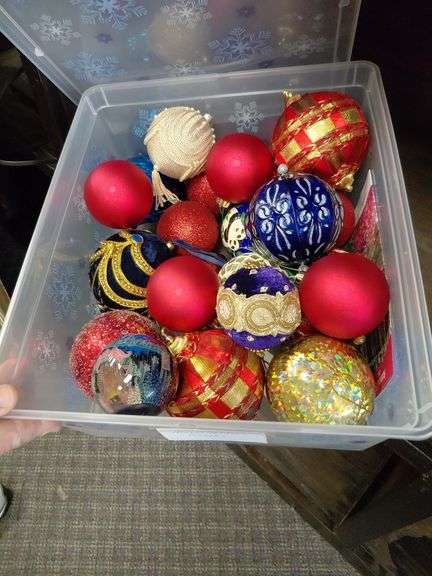 Tote  with Christmas ornaments