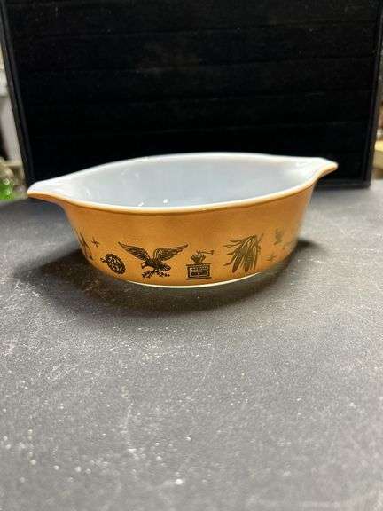 vintage Pyrex "Early American" 1-pint #471 casserole dish.