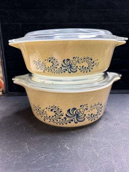 Pair of Vintage Pyrex Homestead Pattern (Retired) Round