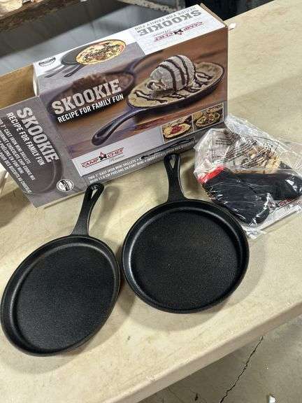 Skookie Camp Chief 7” cast iron pair skillets with hot handle grips