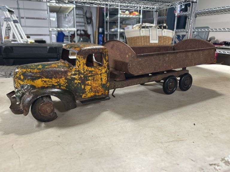 1930’s LARGE Turner Toys Dump pressed steel truck measurements and condition in pictures